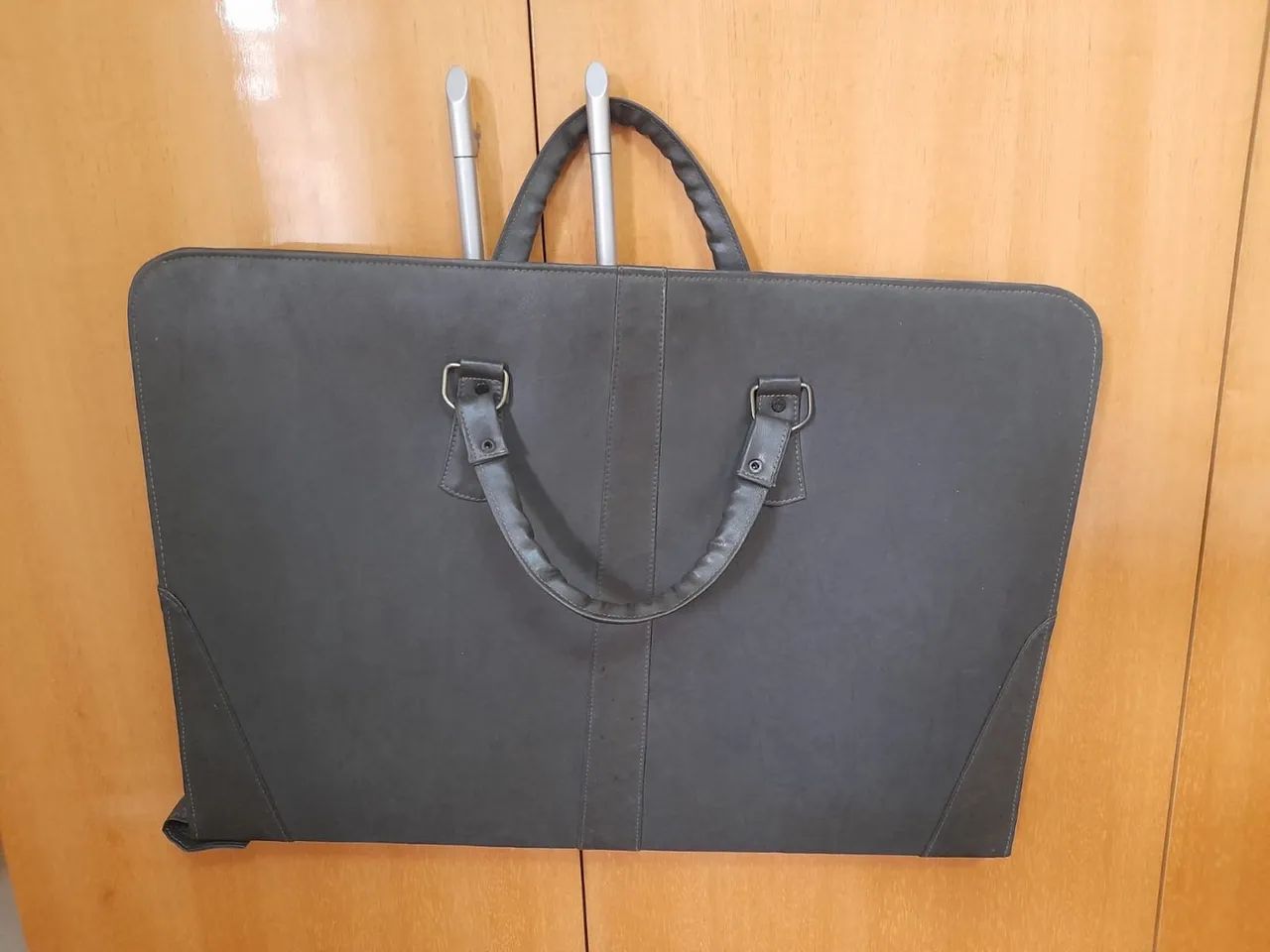 Vendo pasta de couro cinza com 8 divisórias - Foto 2