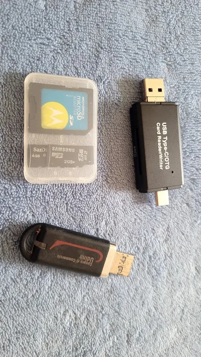 KIT SD (leia a descrição) 34gb em total junto com leitor sd, adaptadores sd e os cases