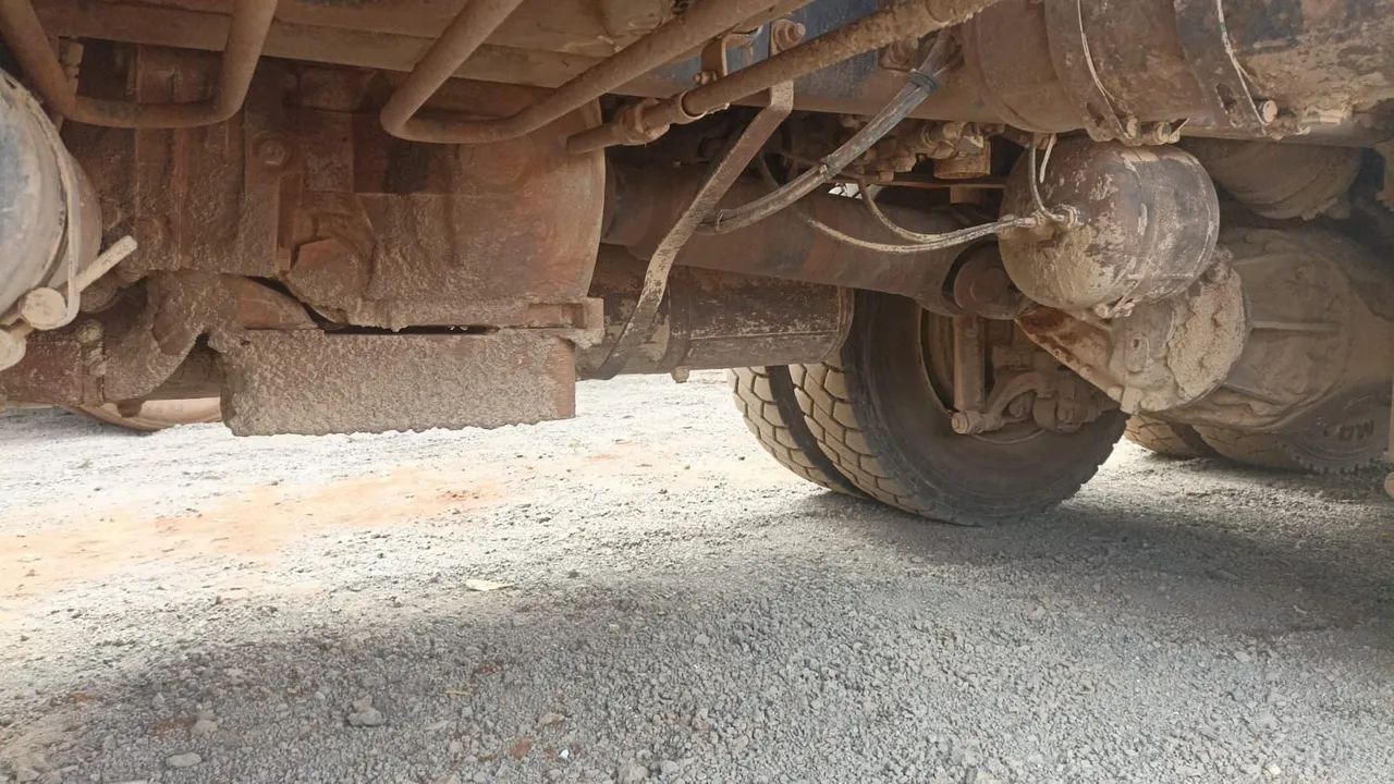 MB Axor 4144 10/11 6x4 c/caçamba 16m³  - Foto 10