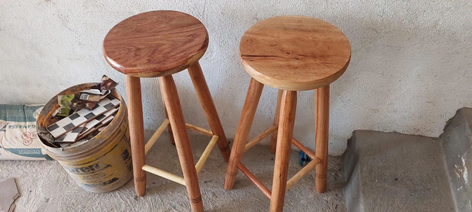 Banqueta grande de madeira maciça - Foto 3