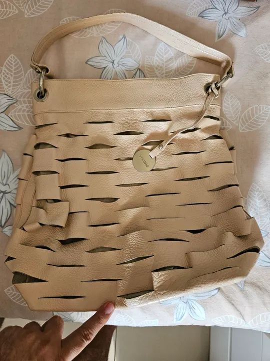 Bolsa de Ombro Bege em Couro - Foto 2