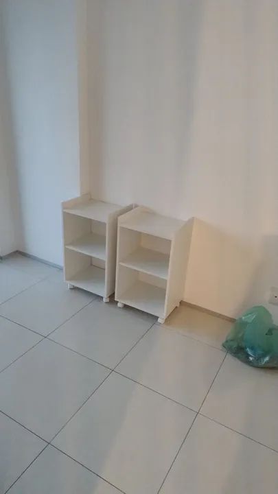 Mesa de Cabeceira com Gaveta e Prateleira - Foto 4