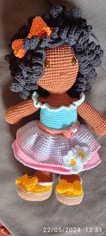Boneca toda artesanal em amigurumi, só via pedido, leia a descrição - Foto 5