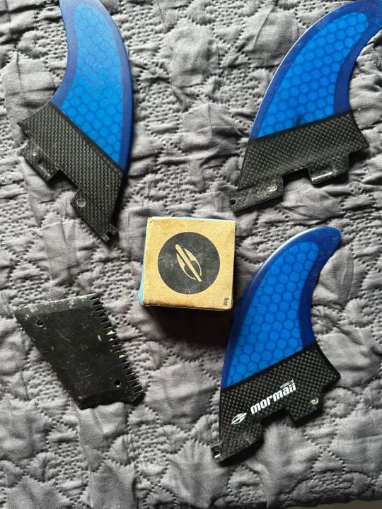 3 Quilhas Mormaii Hybrid para Surf - Brinde 1 parafina Mormaii  - Foto 2
