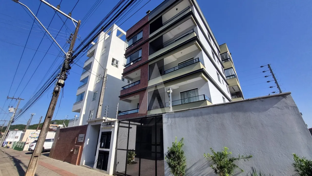 Apartamento com 3 quartos para alugar por R$ 2450.00, 86.77 m2 - SAGUACU - JOINVILLE/SC