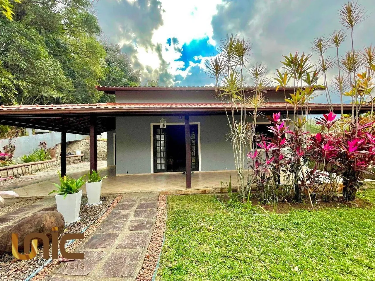Casa com 2 dormitórios à venda, 140 m² por R$ 695.000,00 - Iconha - Guapimirim/RJ