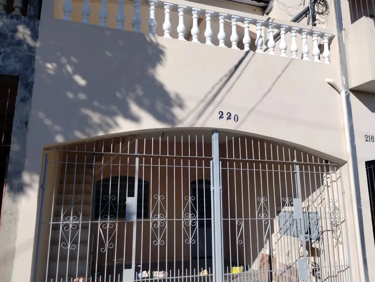 Sobrado com dois imóveis