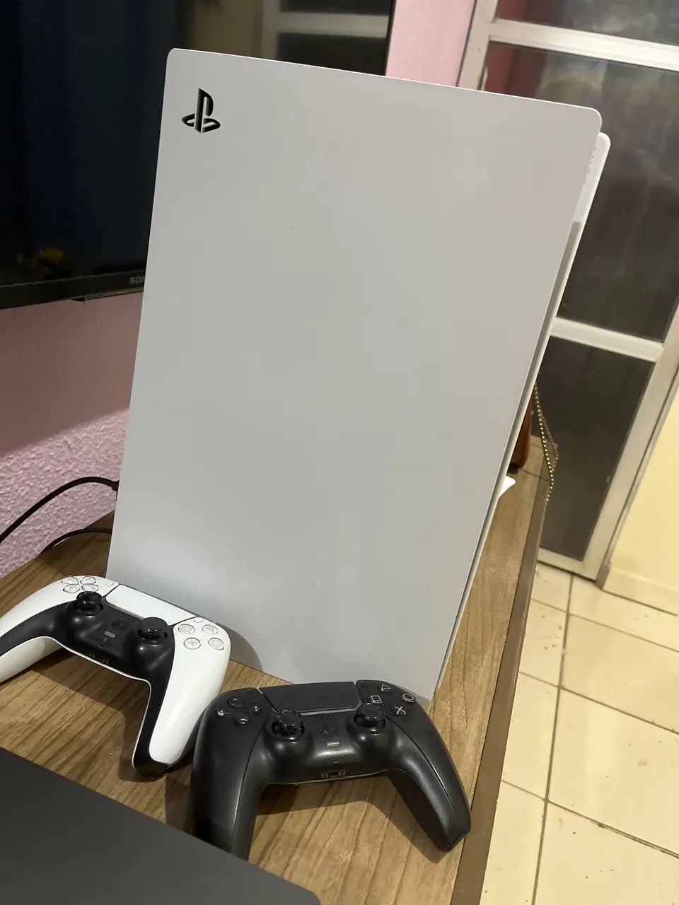 PS5 FAT com leitor de disco e 2 controles