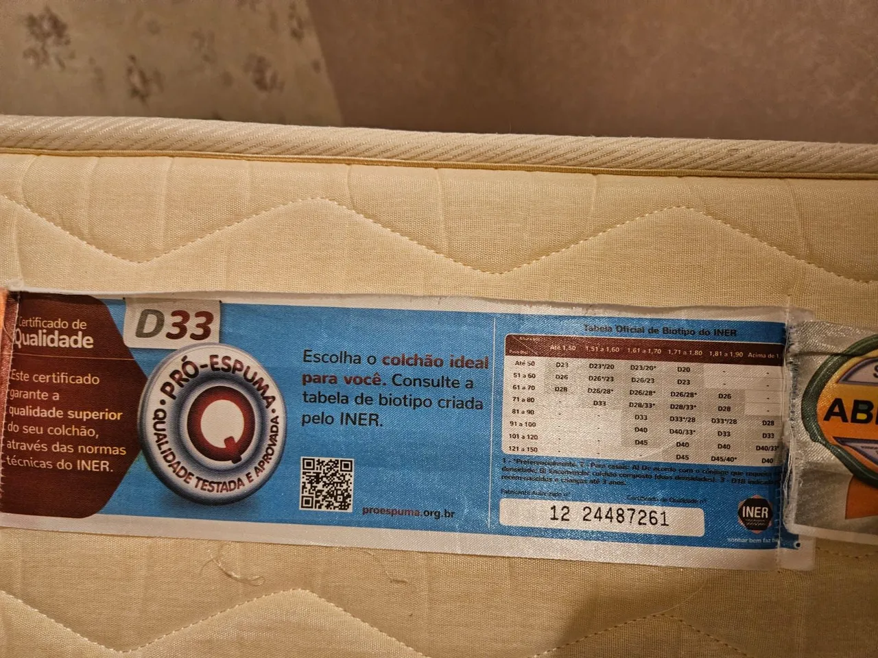 Vendo colchão de solteiro marca Orthocrin em perfeito estado de conservação.