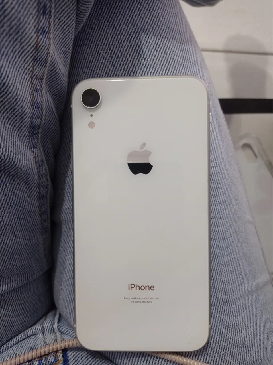 iPhone XR 64gb na caixa - com carregador original (fonte+cabo) - bateria 79%