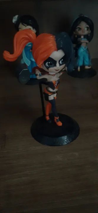 Bonequinha Harley Quinn e princesa jasmim e mulan
