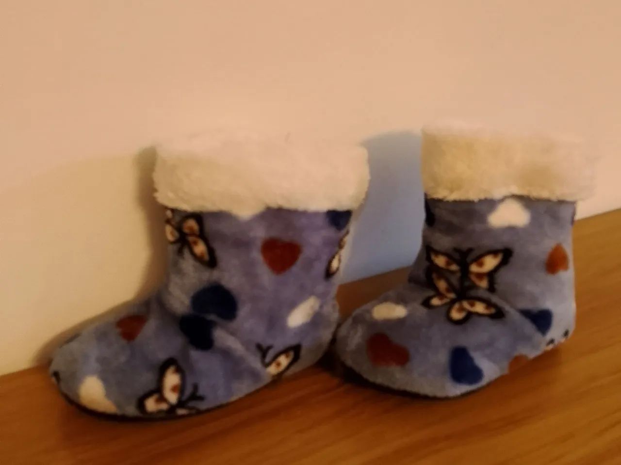 Pantufas infantis com estampa de borboletas Tam 25 - Foto 2