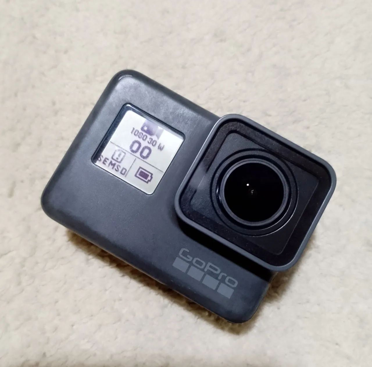 Gopro Hero 5 Black with Accessories in Excellent Condition + 64 GB SanDisk Memory Card64318752494465120