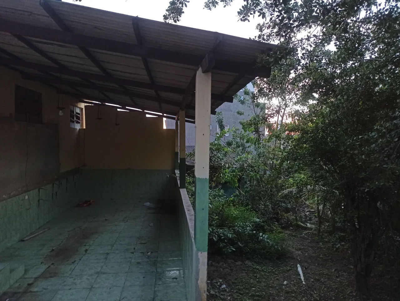 Casa e terrenos 525 metros quadrados