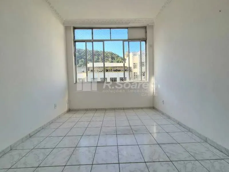Apartamento quarto e sala com dependência à venda em Copacabana, Posto 4