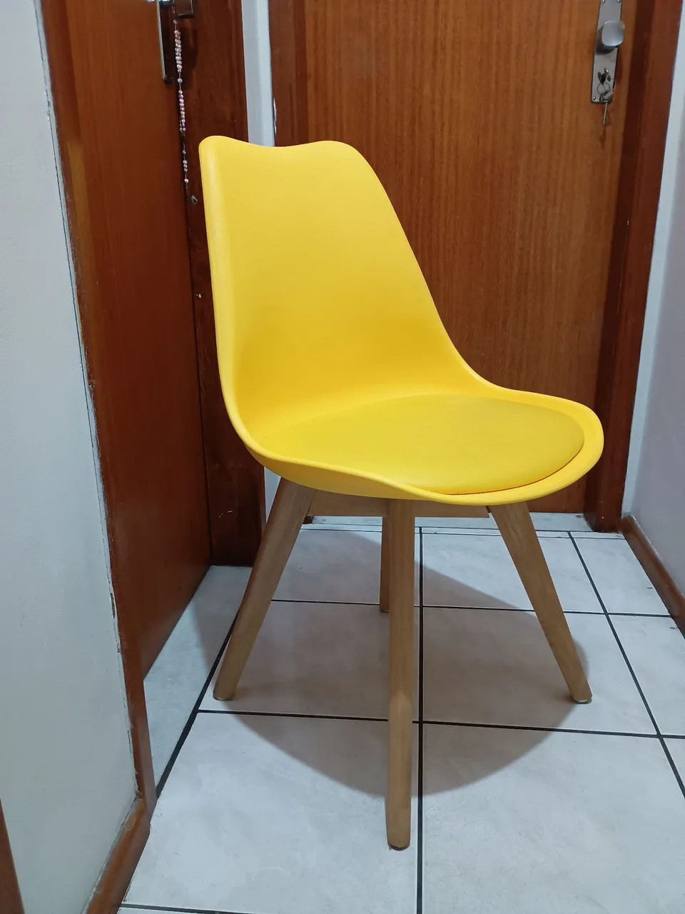 Cadeira Tulipa Sarineem Amarela