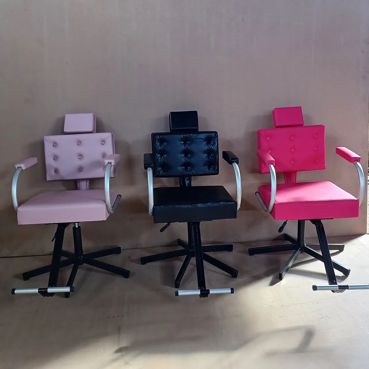 Poltronas Giratórias para Salão de Beleza - Cores Vibrantes