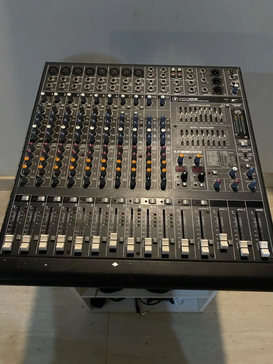 Mesa de Som Mackie PPM1012 12 Canais com Potência Embutida - Ótimo Estado - Foto 5