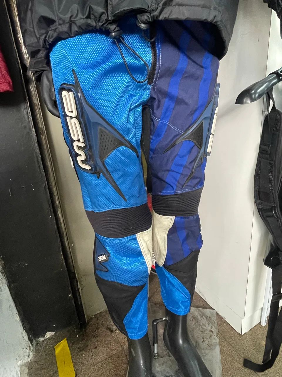 uma calça de motocross ASW Trail Shadow azul - Foto 2