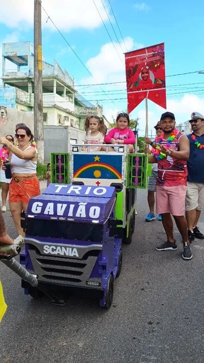 Mini trio elétrico para eventos alugamos 