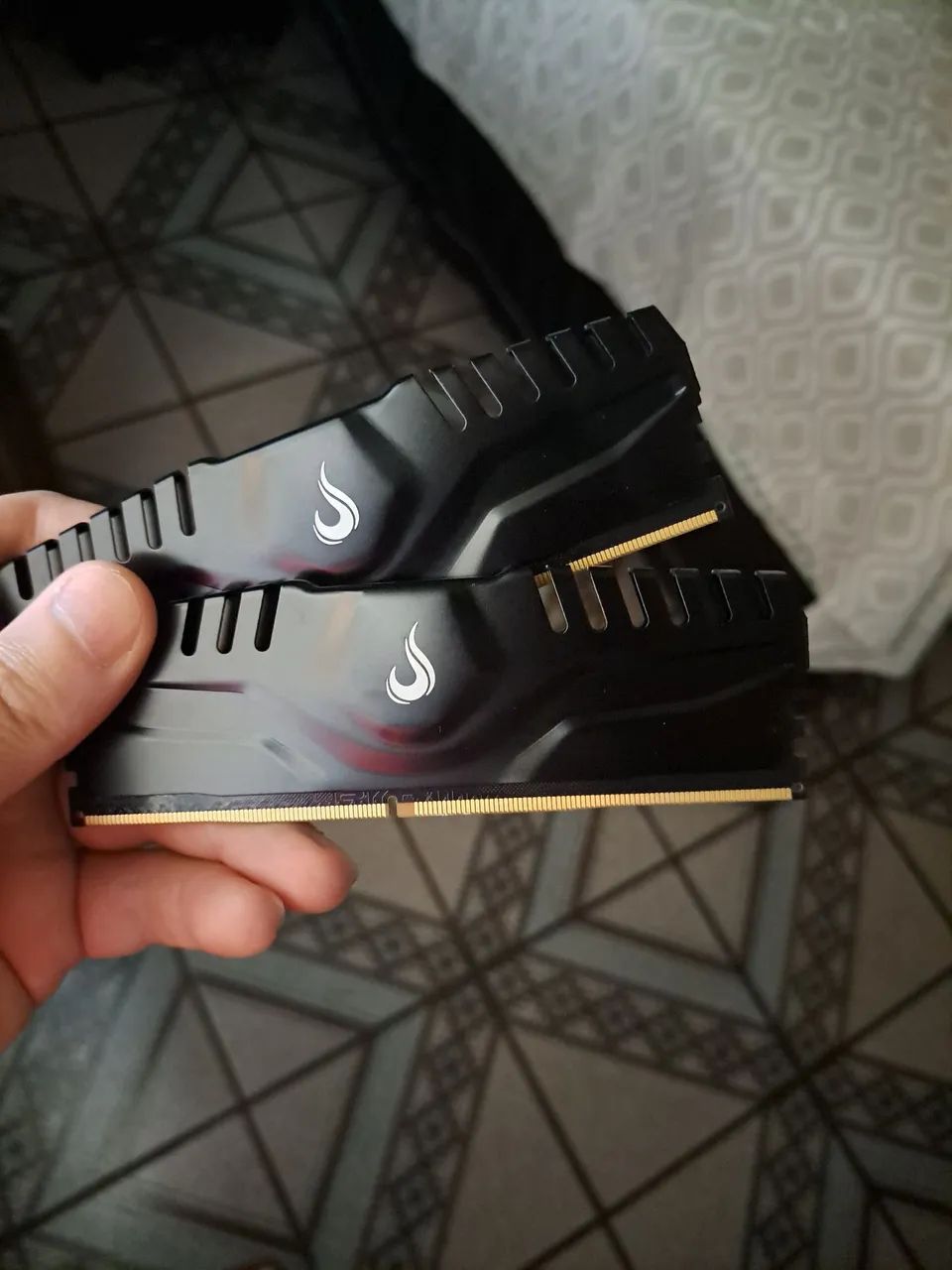 DDR4 Memories and Bluetooth Controller64289466524674122