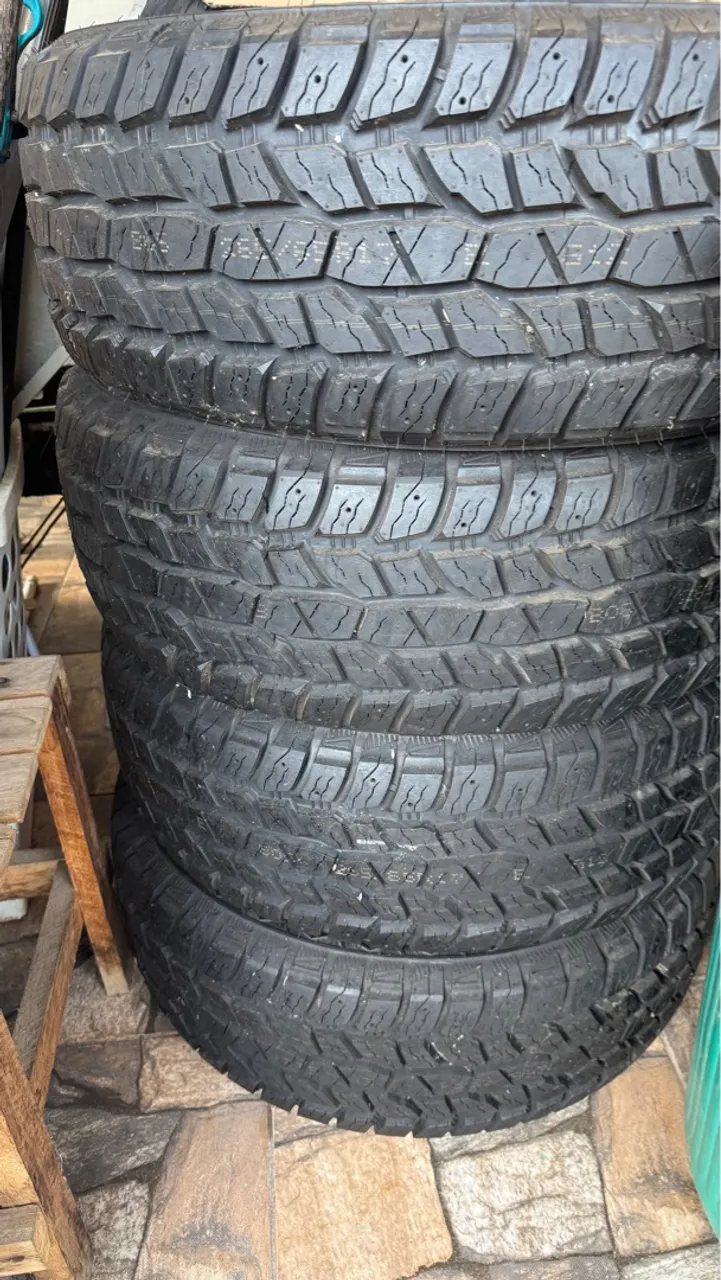 Vendo Pneus Novos de caminhonete Aro 17