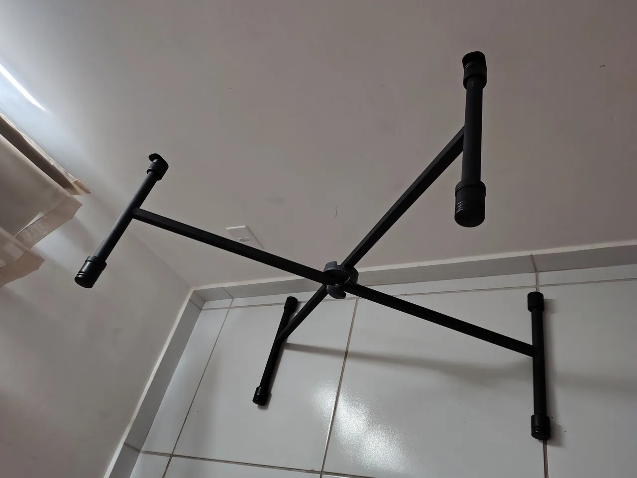 Suporte articulado para para piano