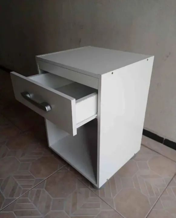 Mesa de Cabeceira Zacarias na cor branca toda no MDF 15 mm com 1 gaveta - Foto 4