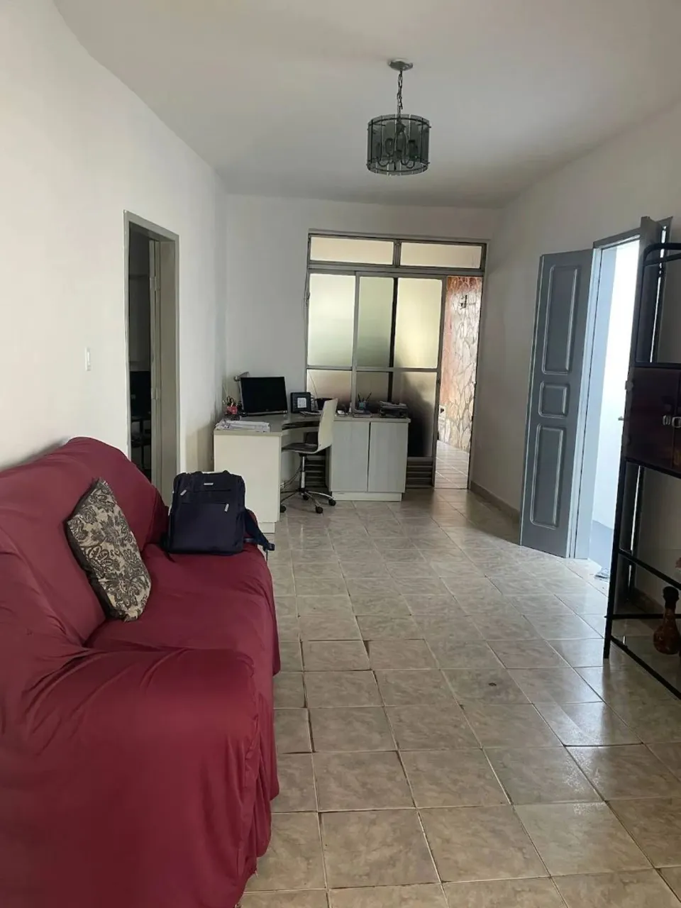 Casa no Bairro Centro com 4 Quartos, Área de Serviço e Quintal