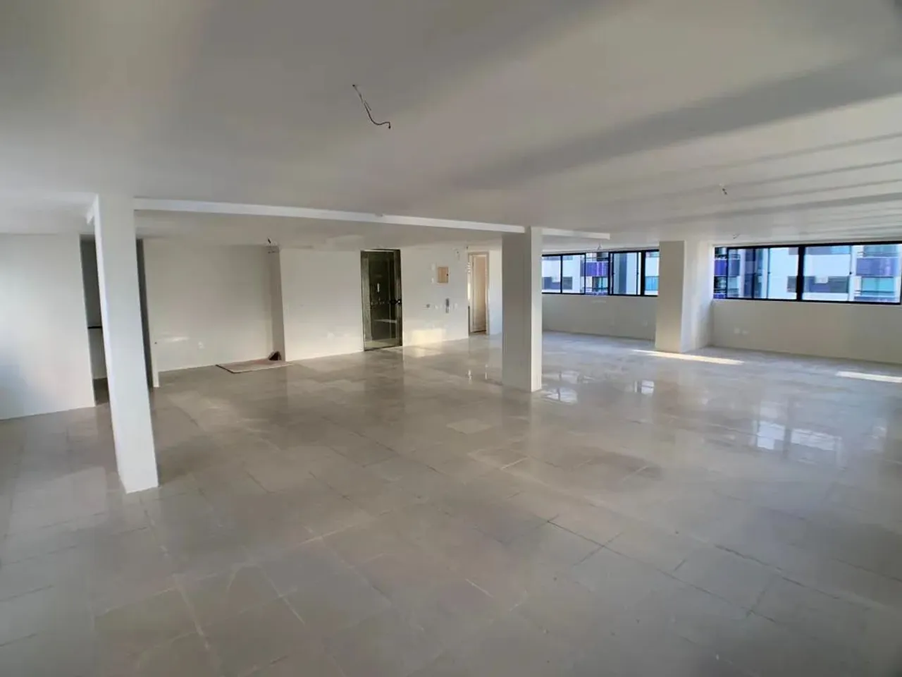 Sala comercial à venda no Pina