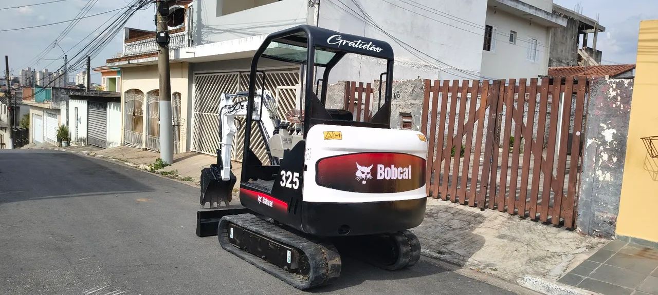 MINI ESCAVADEIRA BOBCAT 325