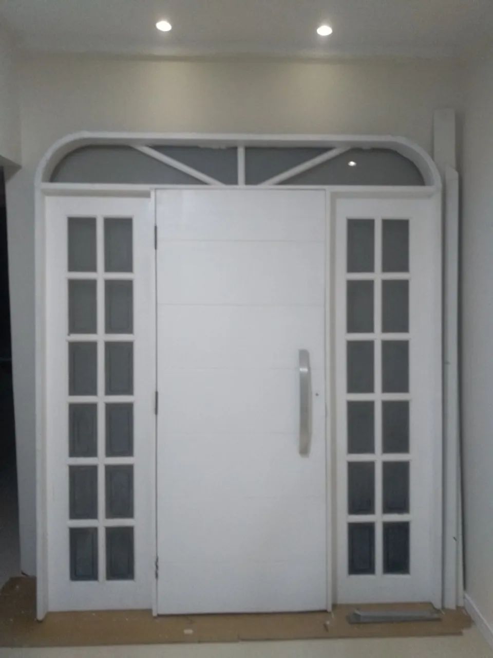 Vende-se porta alto padrão com vidros jateados