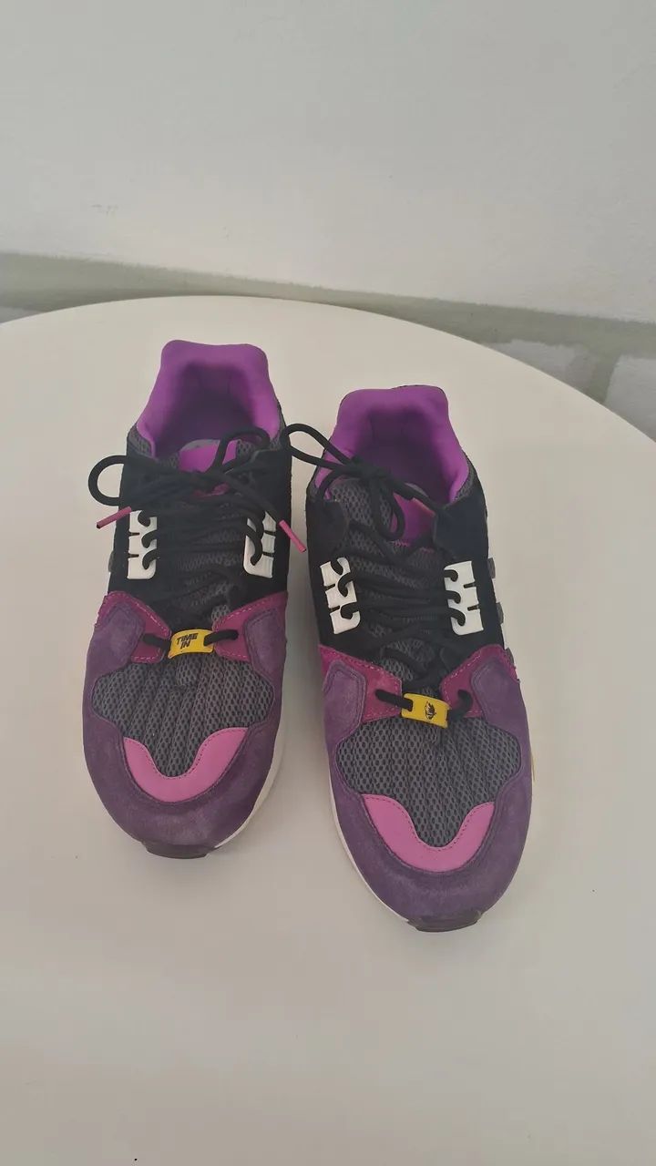 Adidas ZX Torsion na cor roxa, preta e branca - Calçados - Novo