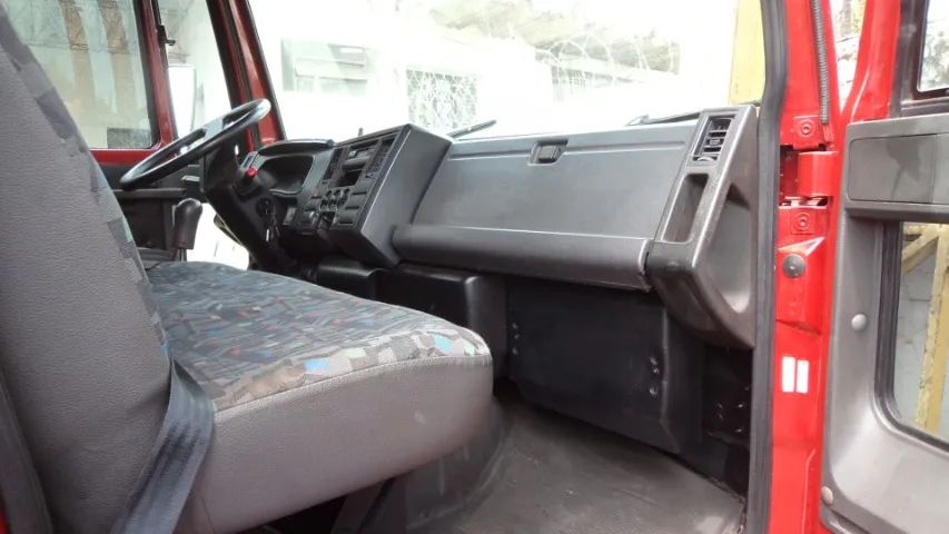 Ford cargo 816 no chassi documento bau com 157.000 km original - Foto 5