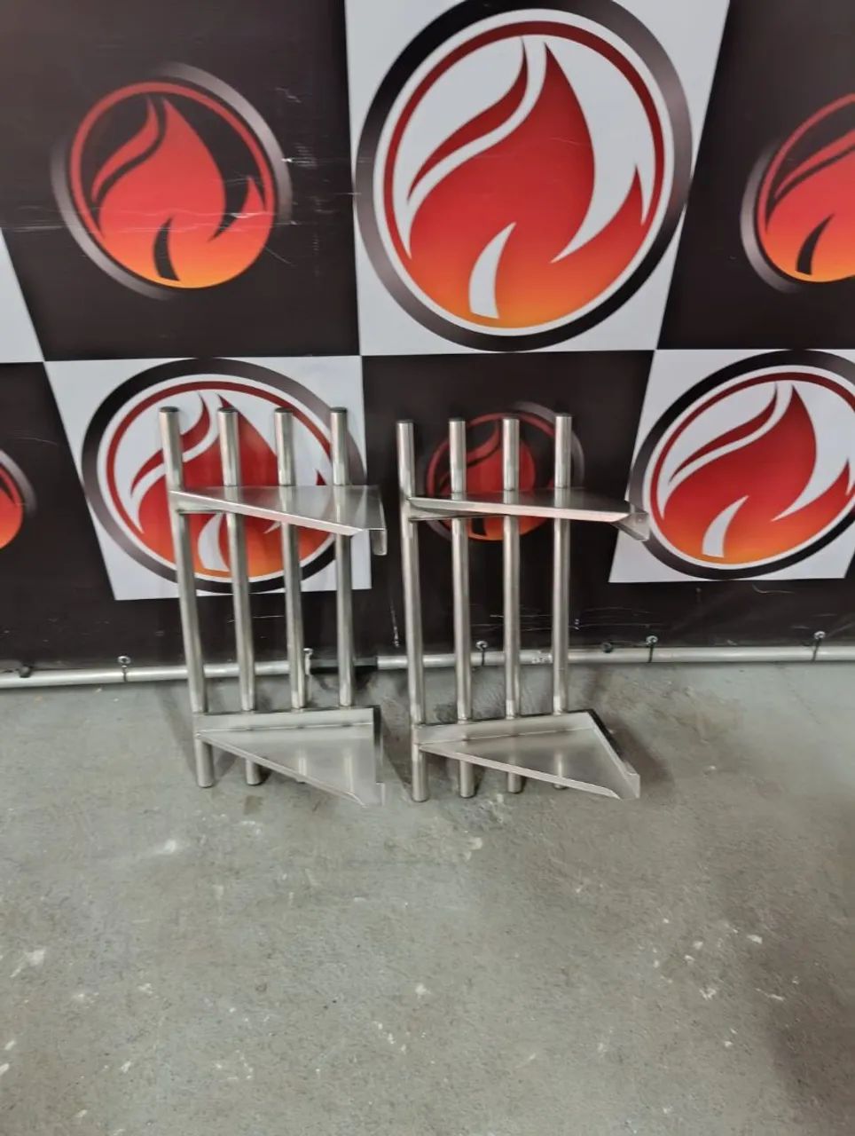 Prateleira tubular toda de inox usada em ótimo estado tenho 2 unidades disponíveis <br> - Foto 6