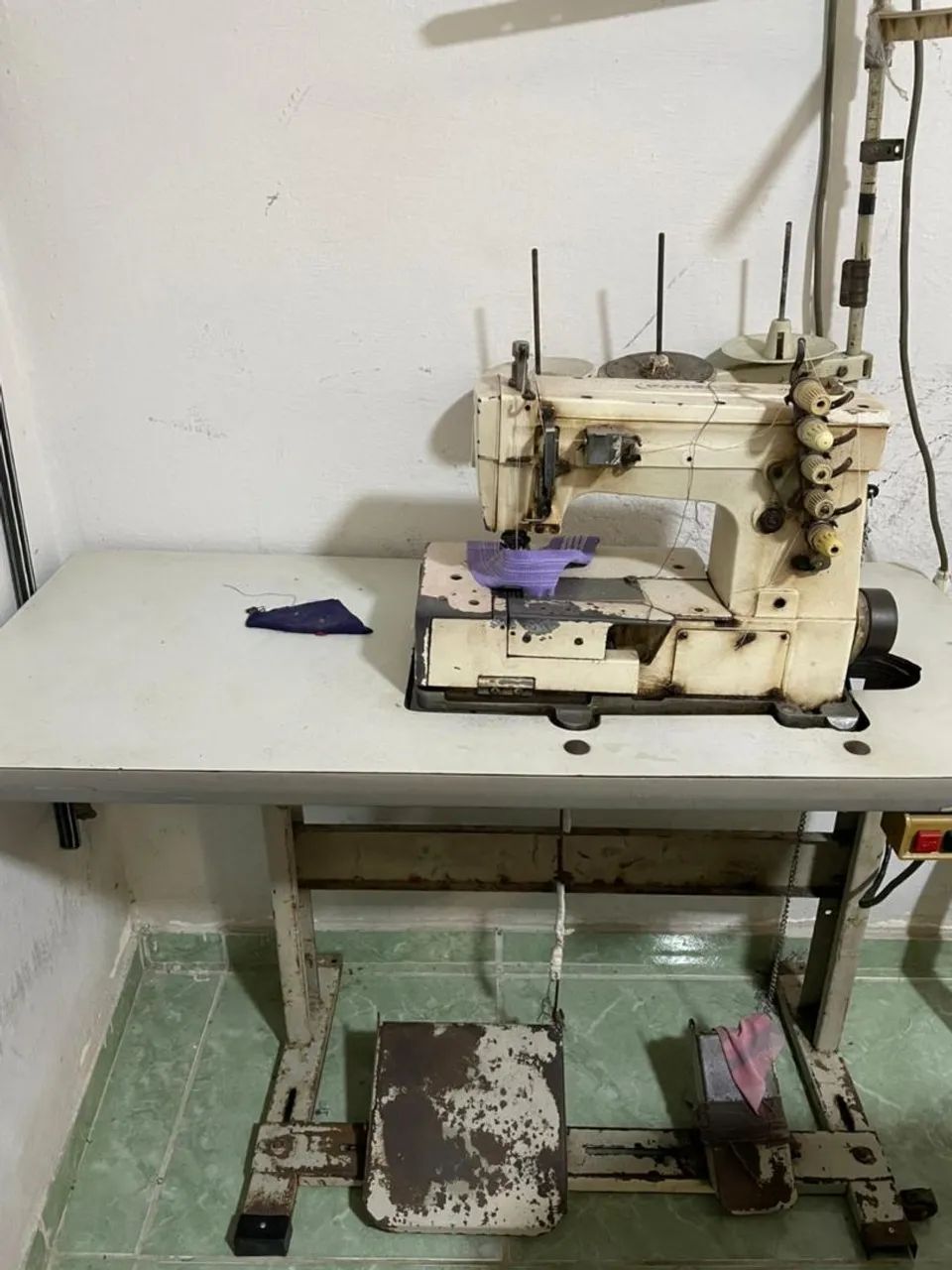 Máquina de costura industrial