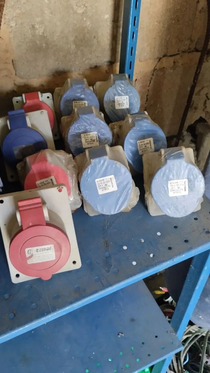 Tomada industrial 64529719846018122