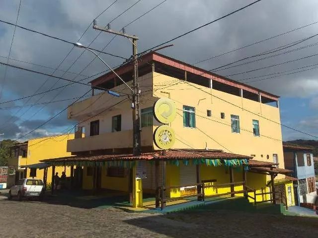 Prédio Comercial e Residencial em Olivença