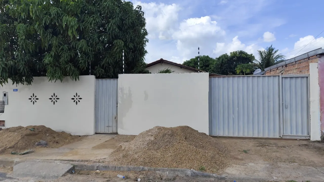Aluga se casa no conjunto Manaira