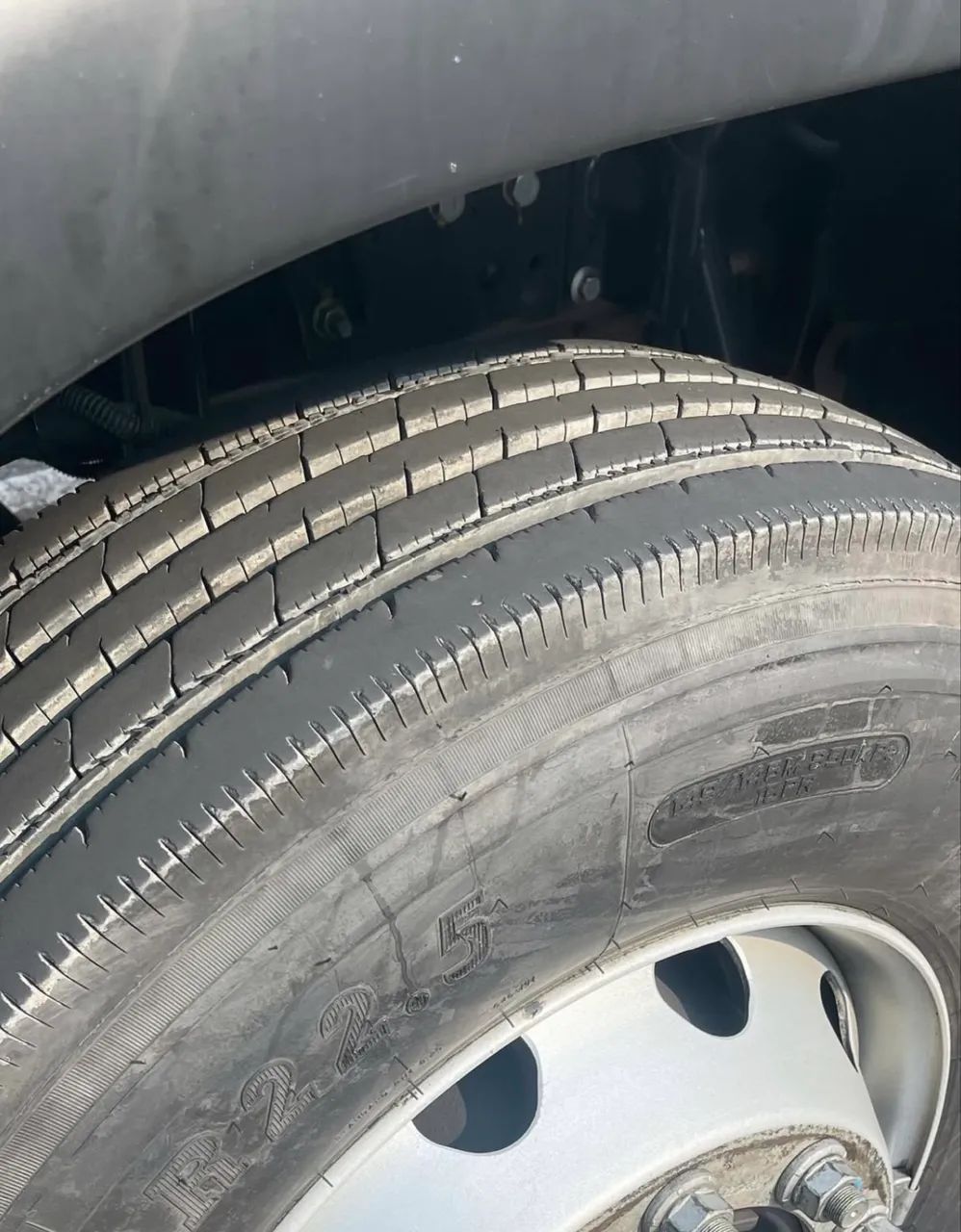 IVECO  240e28  Baú  - Foto 5