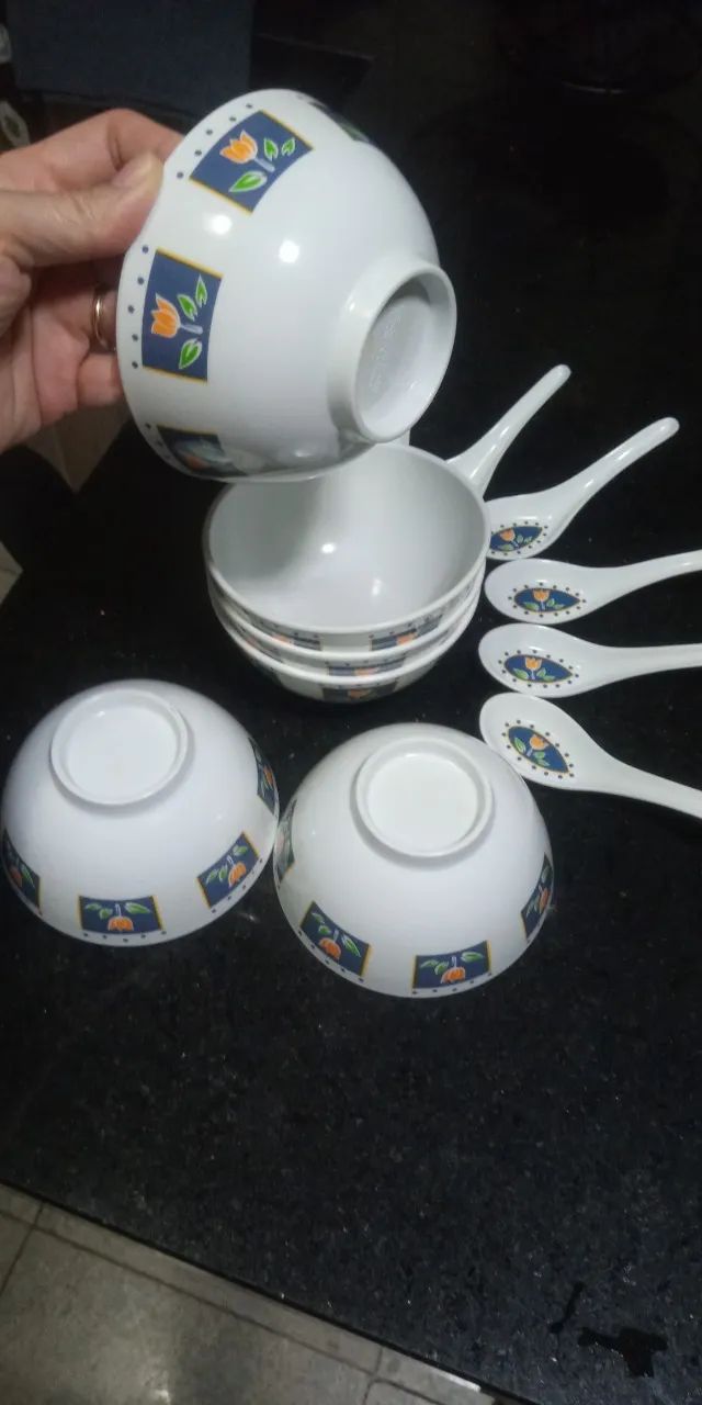 Jogo de tigelas para yakisoba com colher (não é de louça)