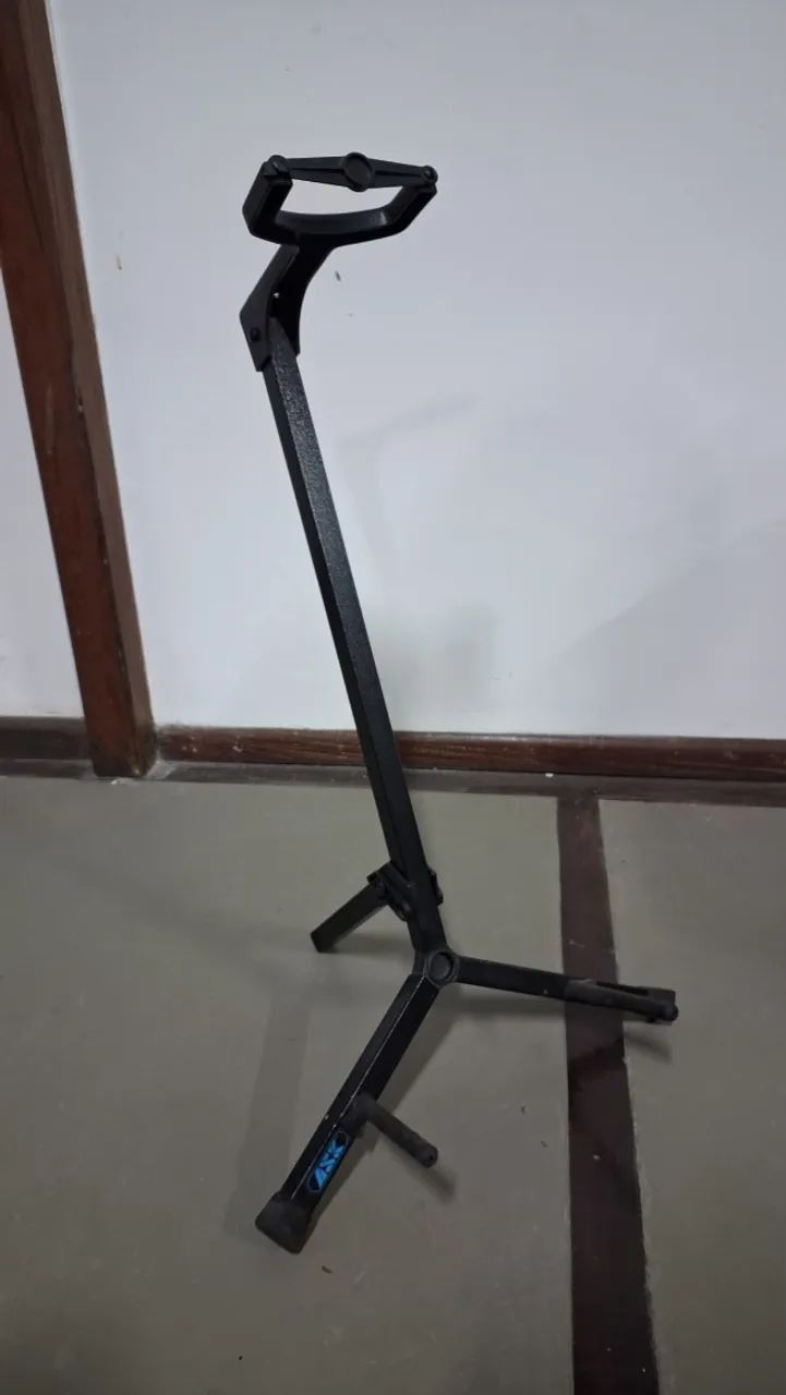 Suporte de chão para violão