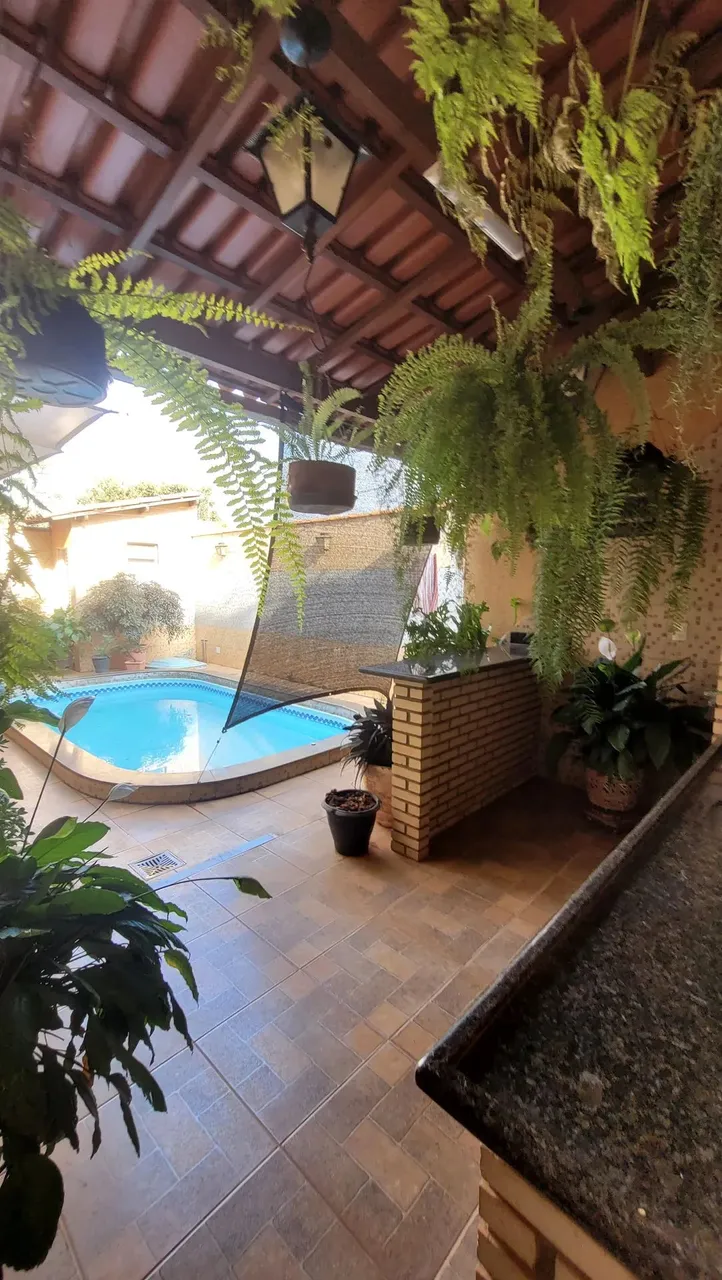 Casa- 05 quartos-05 banheiros-Piscinas-Churrasqueira-hidromassagem-Médio Padrão--Valparais