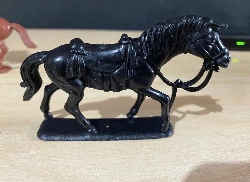 6 cavalos - plástico - década de 90 - Foto 5