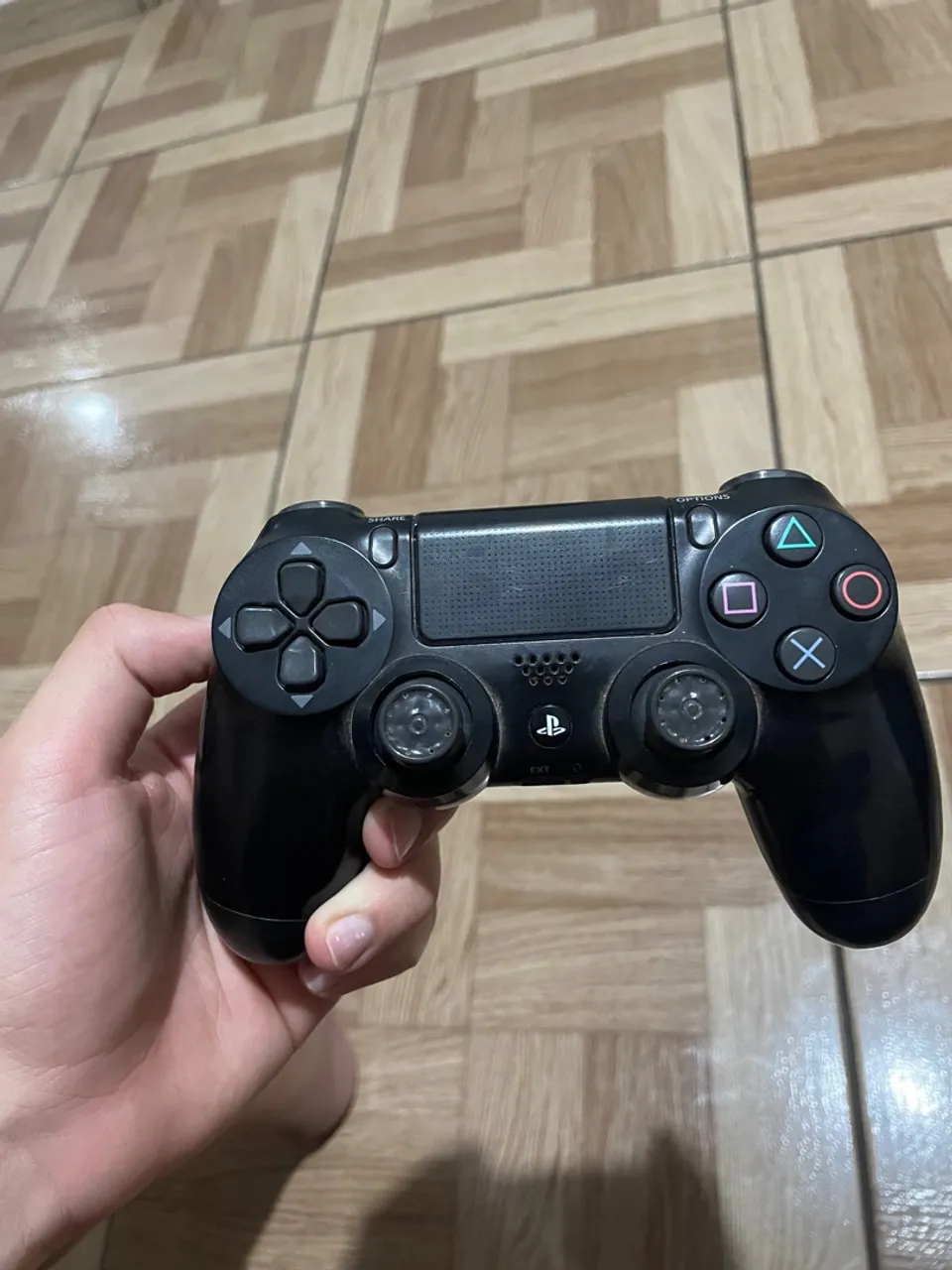 VENDO CONTROLE DE PS4 SEMI NOVO