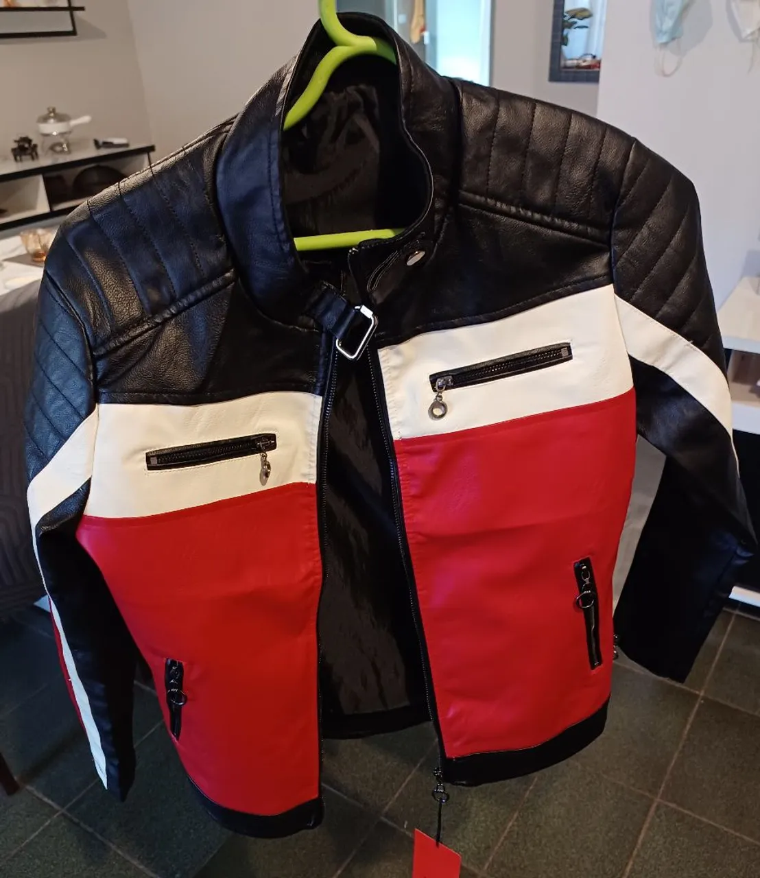 Jaqueta de Couro Colorida Estilo Motociclista