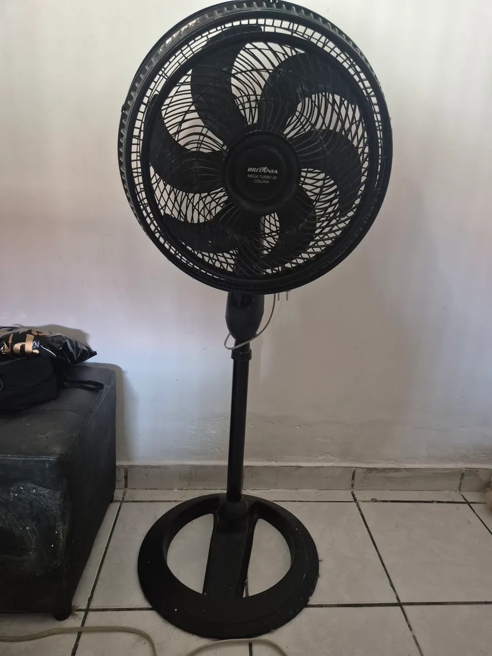 Ventilador de Coluna Britânia Mega Turbo com defeito