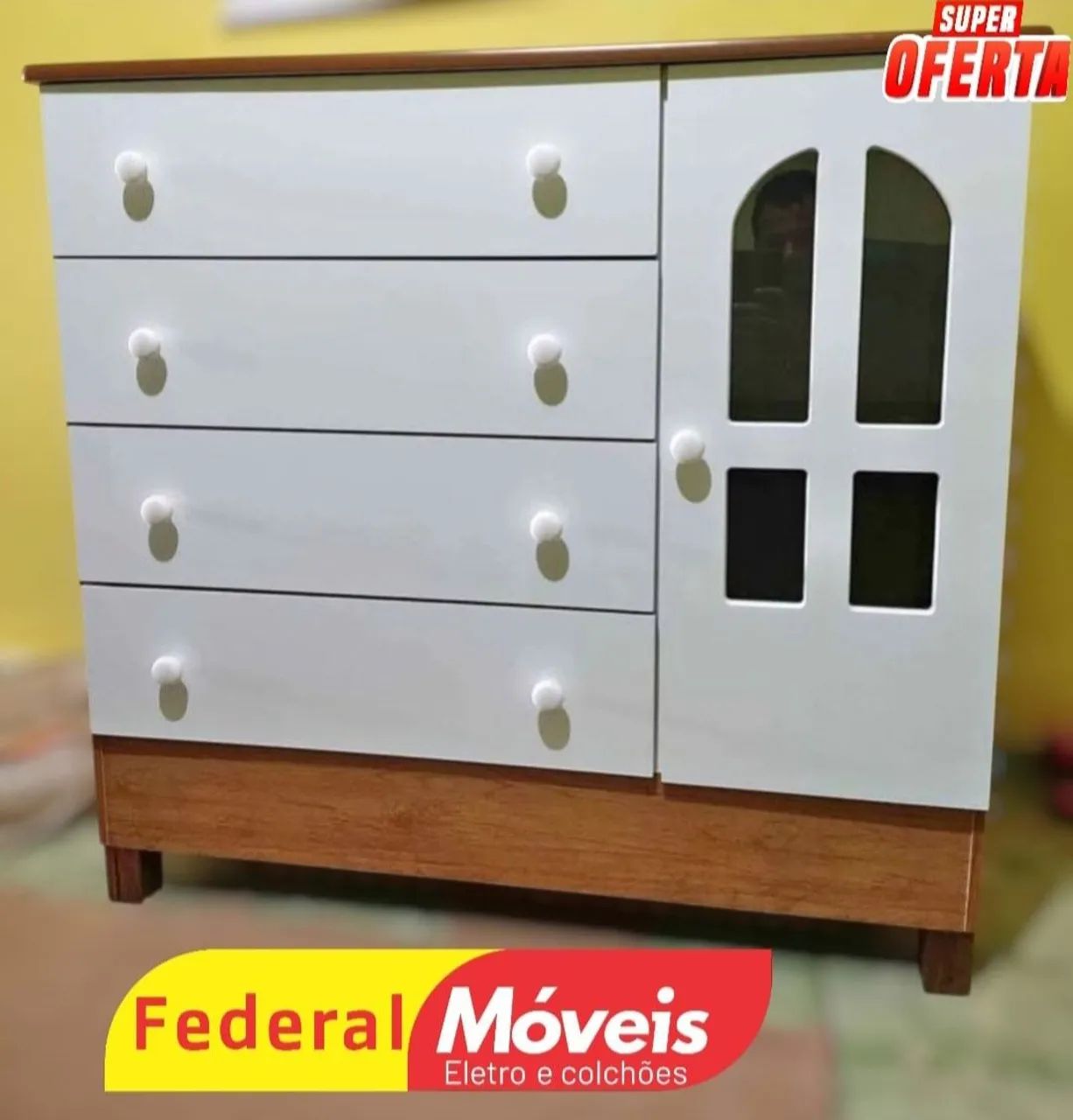 Cômoda com 4 Gavetas e 1 Porta - Nova, Moderna e Eficiente!