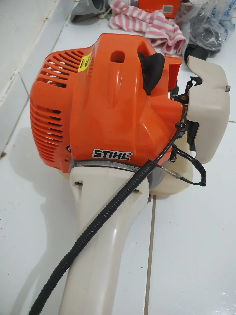 Roçadeira Stihl a Gasolina - Perfeita para Seu Jardim