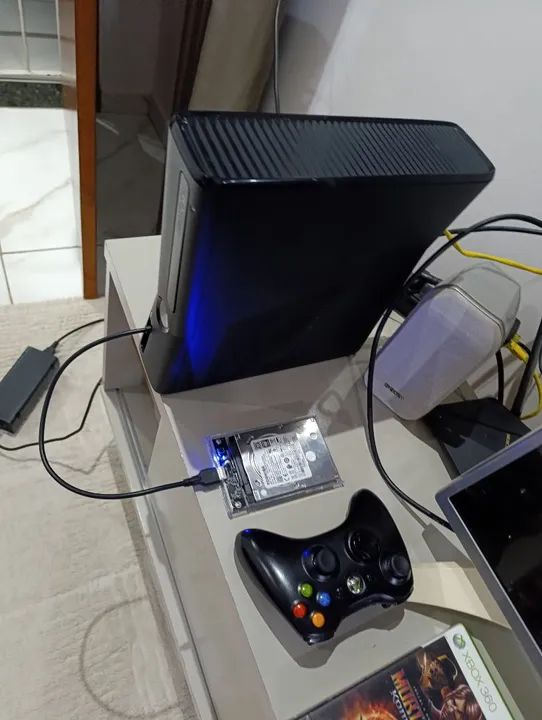 Xbox 360 com HD externo e controle